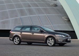 Una Ford Mondeo disponibile per il noleggio a lungo termine