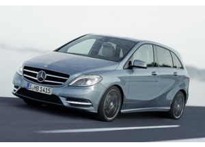 Una Mercedes Classe B disponibile per il noleggio a lungo termine