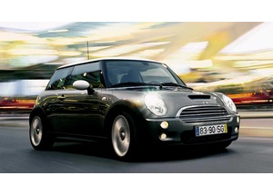 Una Mini Cooper disponibile per il noleggio a lungo termine