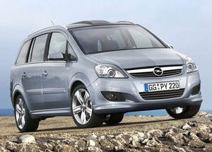 Una Opel Zafira disponibile per il noleggio a lungo termine