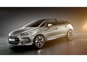 Una Citroen DS5 disponibile per il noleggio a lungo termine